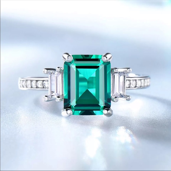 Emerald ring - Picture 2 of 5